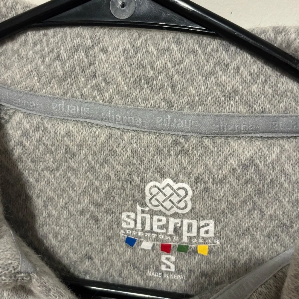 Sherpa Adventure Gear Hiking Pullover Top 1/4 Button Size Small Long Sleeve Wool